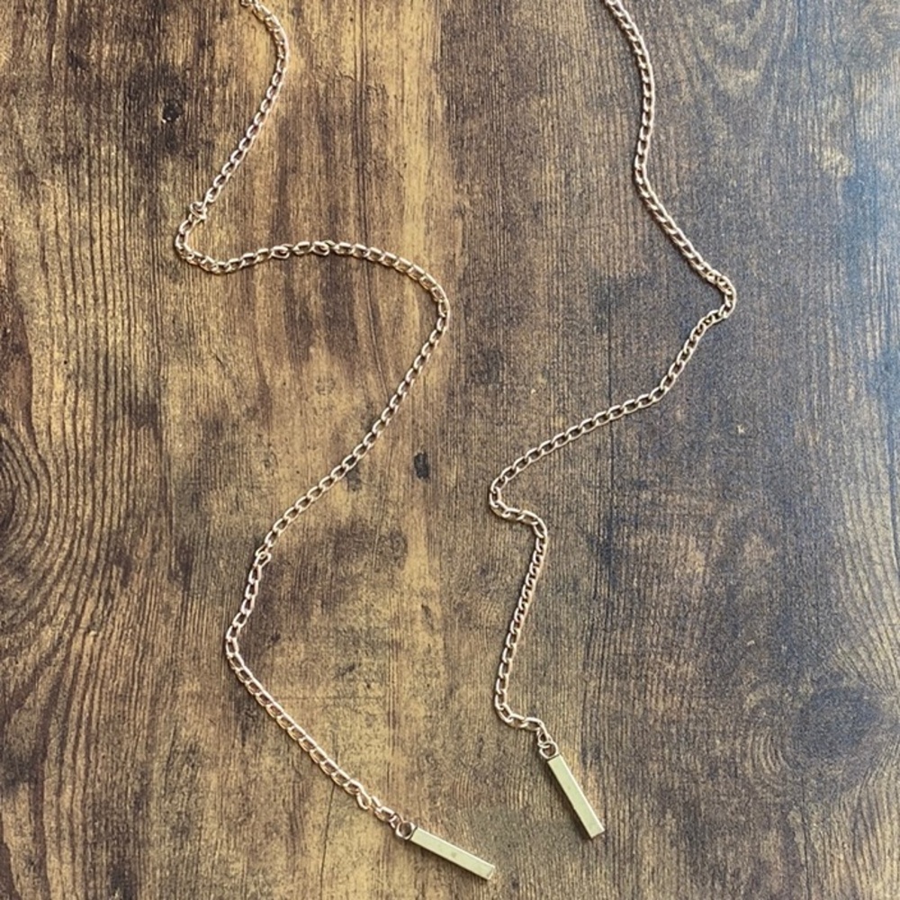 Elegant Gold Necklace with Timeless Charm
